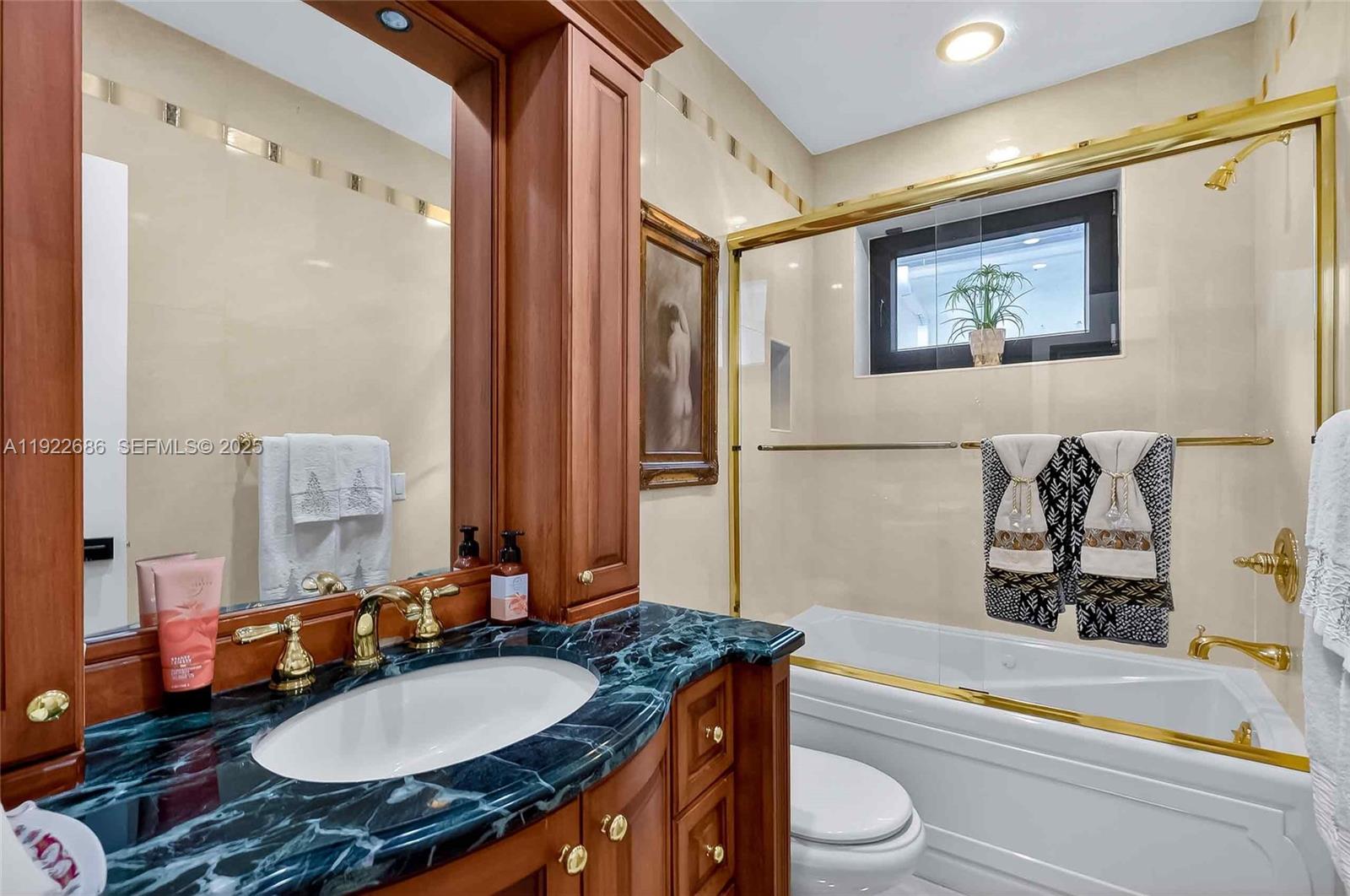 7724 Hawthorne Ave, Miami Beach FL 33141