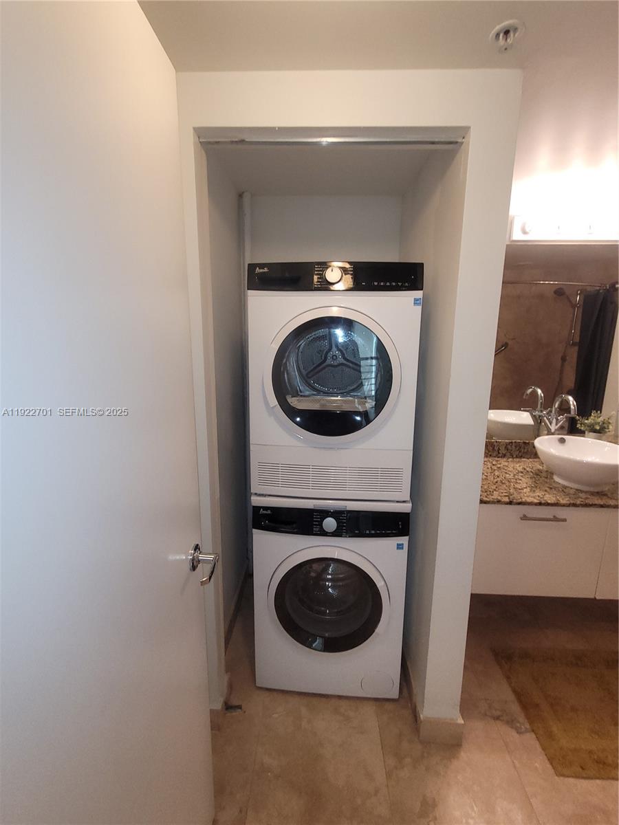 41 SE 5th St #710, Miami FL 33131