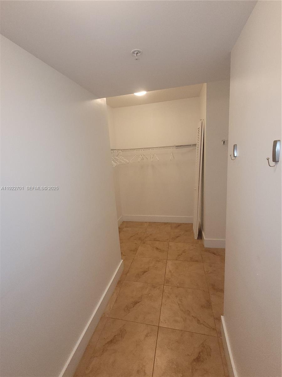 41 SE 5th St #710, Miami FL 33131