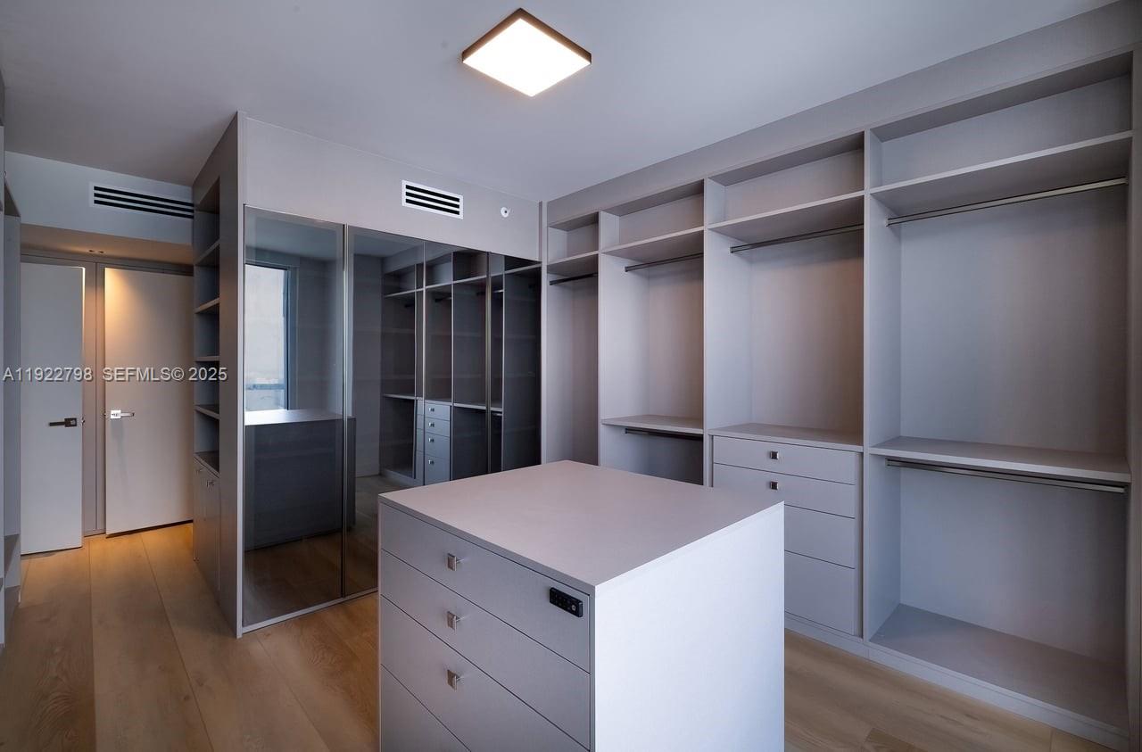 465 Brickell Ave #5701, Miami FL 33131
