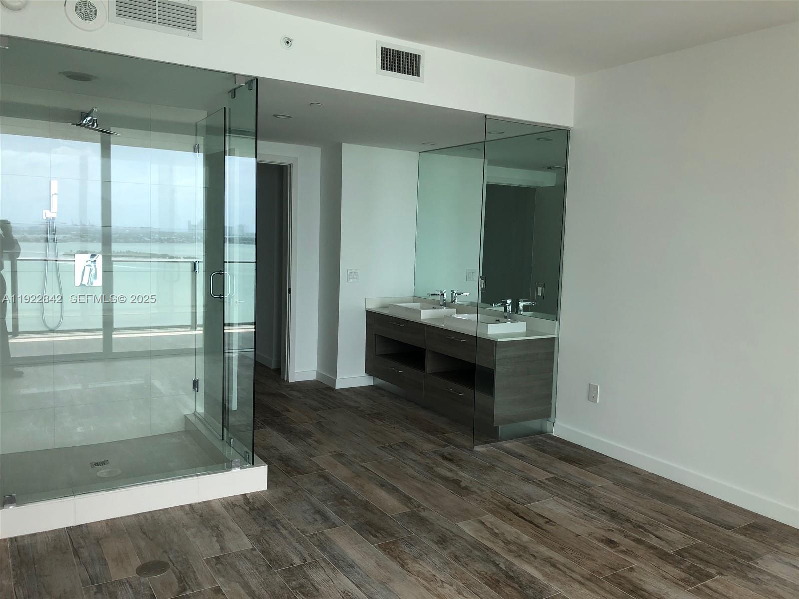 650 NE 32nd St #2006, Miami FL 33137
