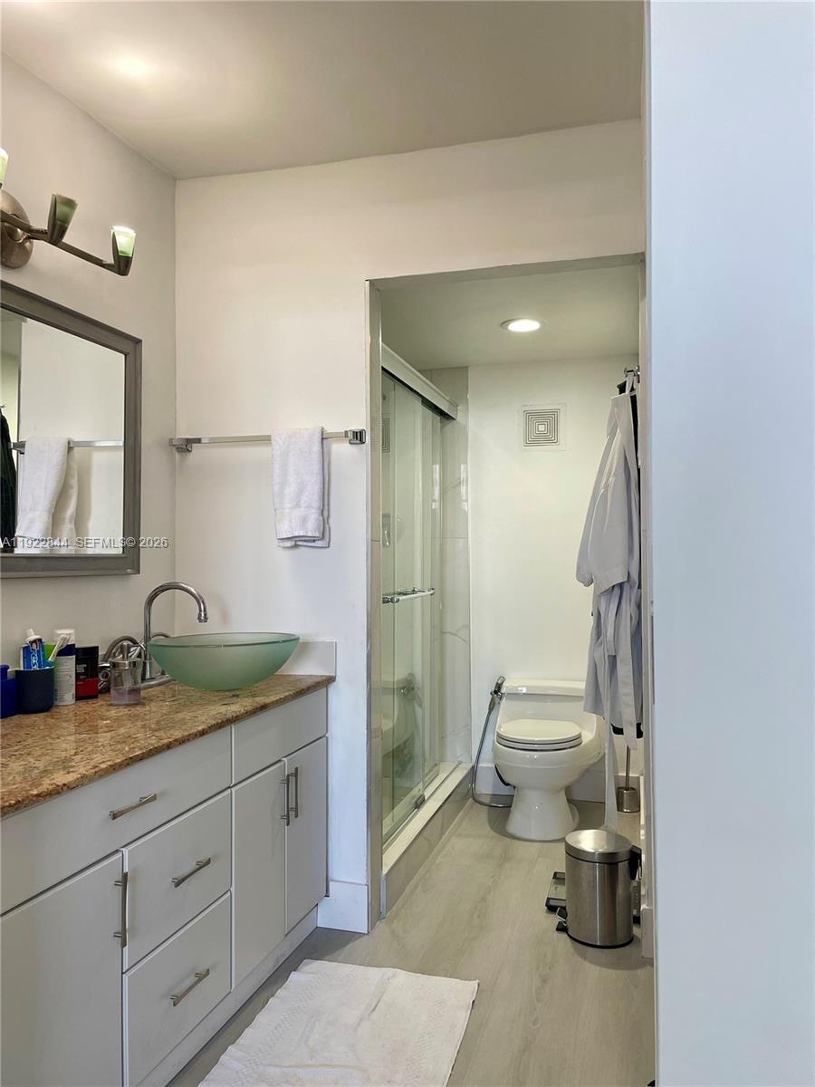 6900 Bay Dr #7A, Miami Beach FL 33141