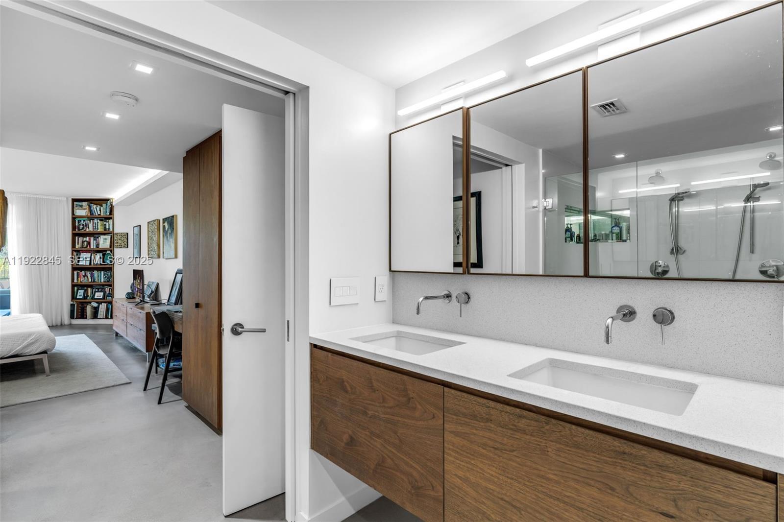 161 Crandon Blvd #125, Key Biscayne FL 33149