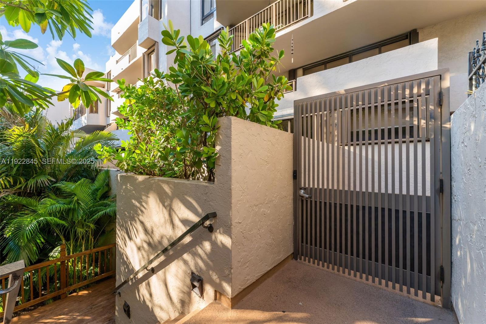161 Crandon Blvd #125, Key Biscayne FL 33149