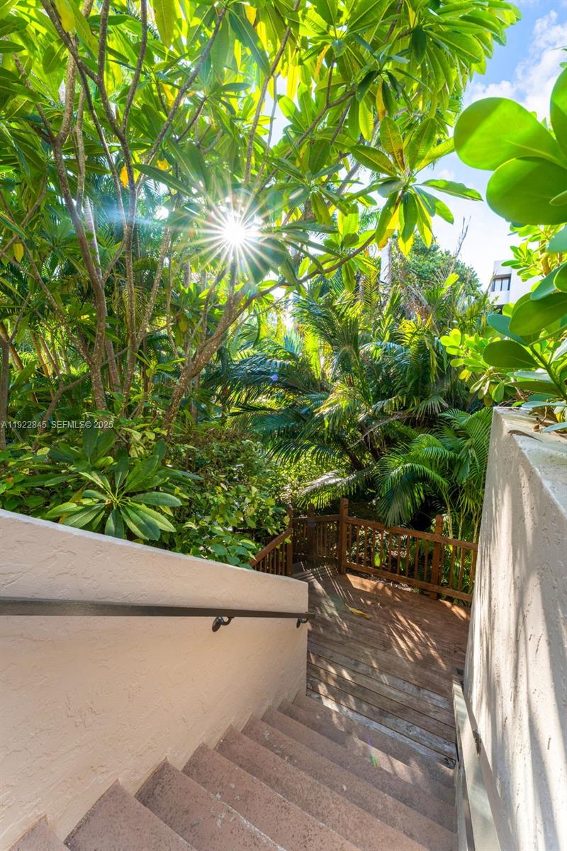 161 Crandon Blvd #125, Key Biscayne FL 33149