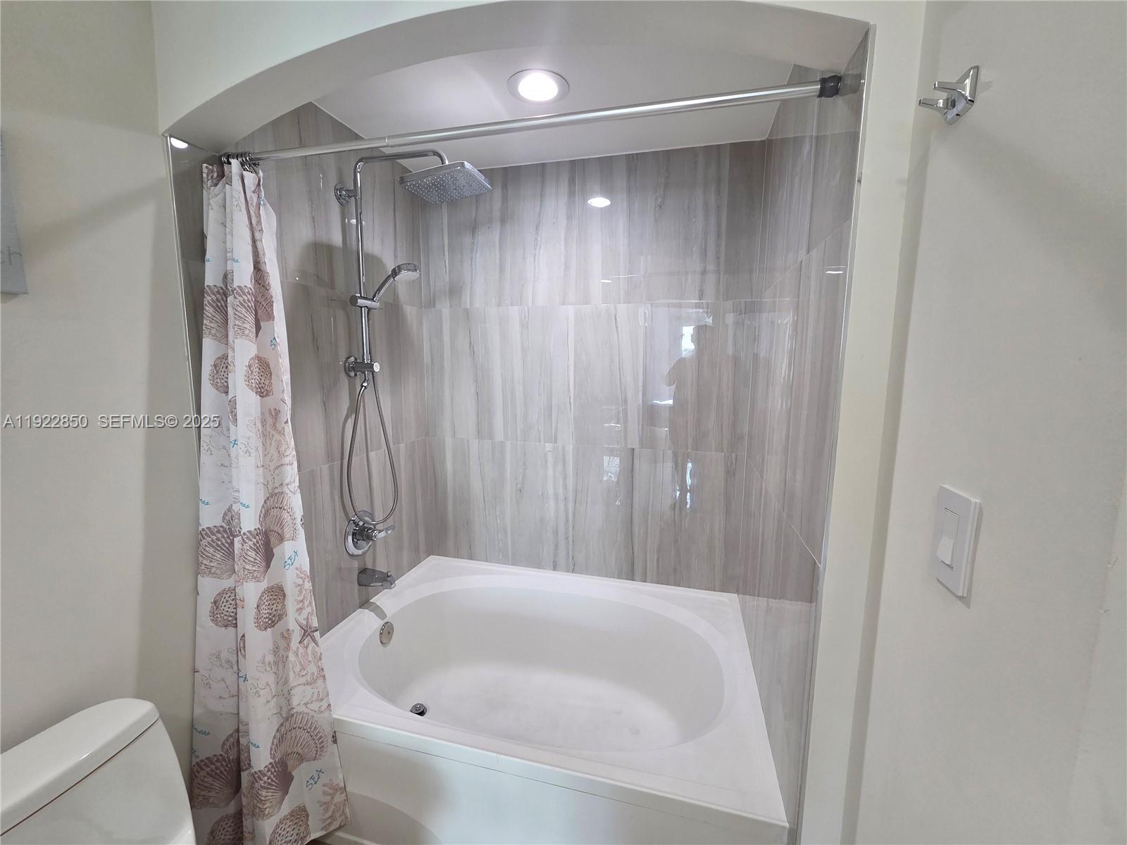 9172 Collins Ave #403, Surfside FL 33154
