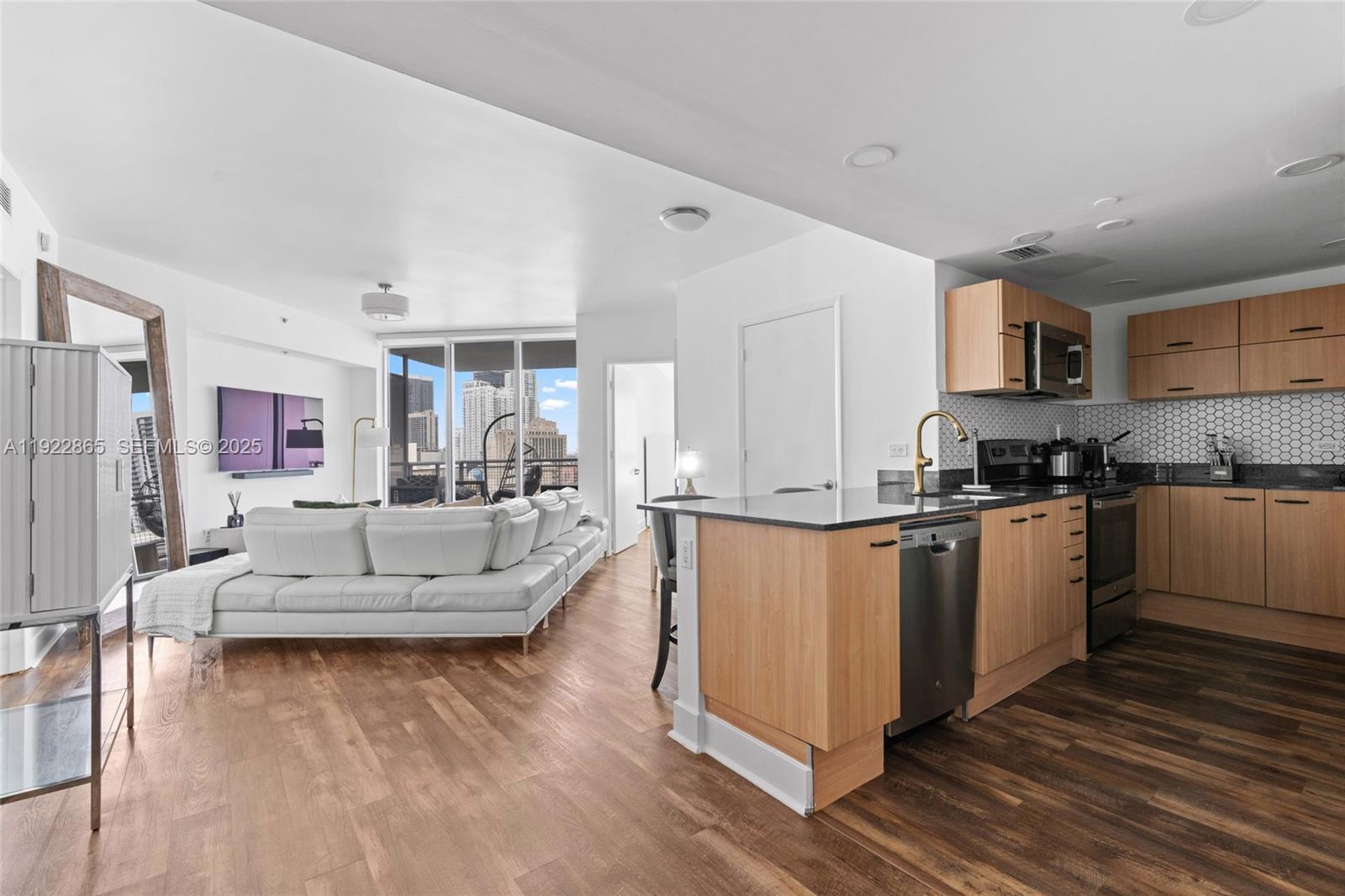 350 S Miami Ave #1803, Miami FL 33130