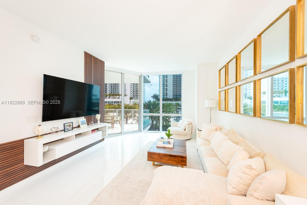 851 NE 1st Ave #905, Miami FL 33132