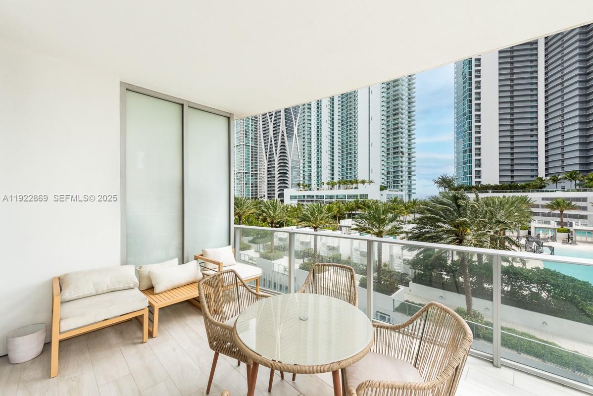 851 NE 1st Ave #905, Miami FL 33132