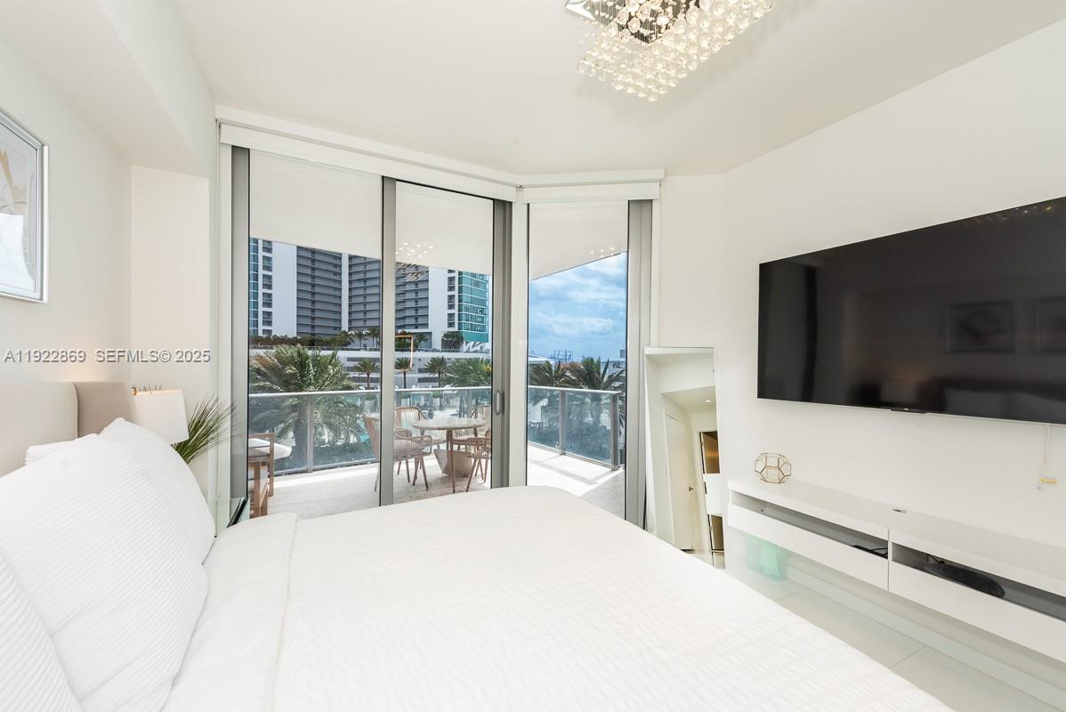 851 NE 1st Ave #905, Miami FL 33132