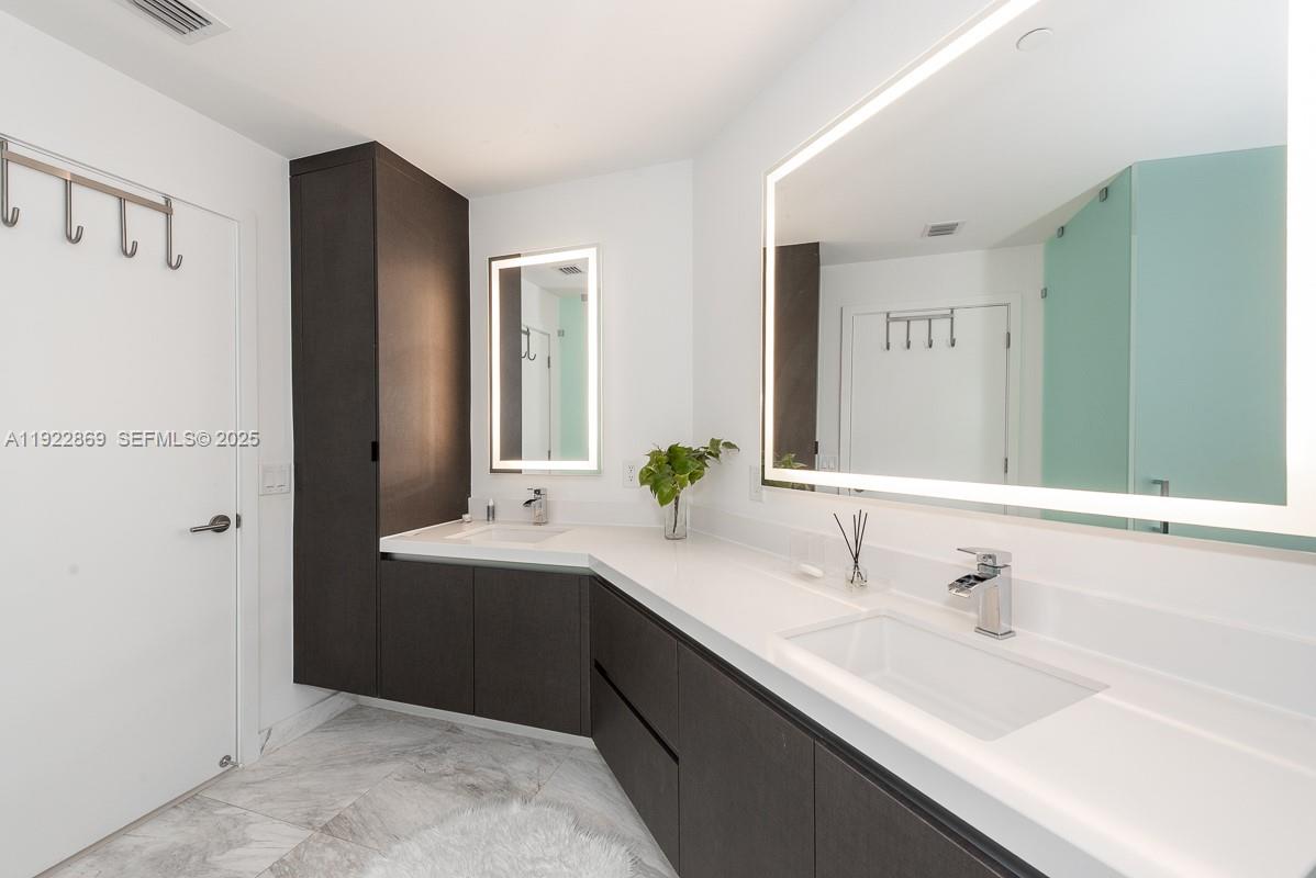 851 NE 1st Ave #905, Miami FL 33132