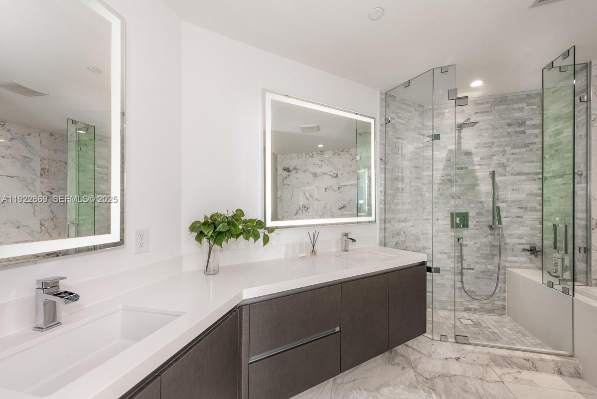 851 NE 1st Ave #905, Miami FL 33132