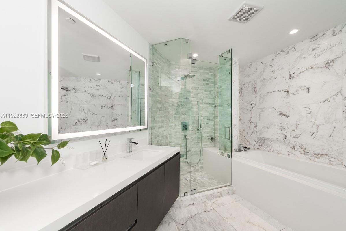 851 NE 1st Ave #905, Miami FL 33132