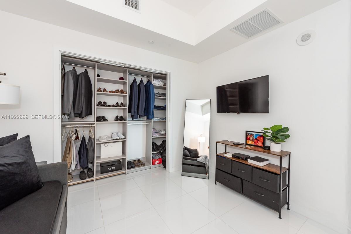 851 NE 1st Ave #905, Miami FL 33132