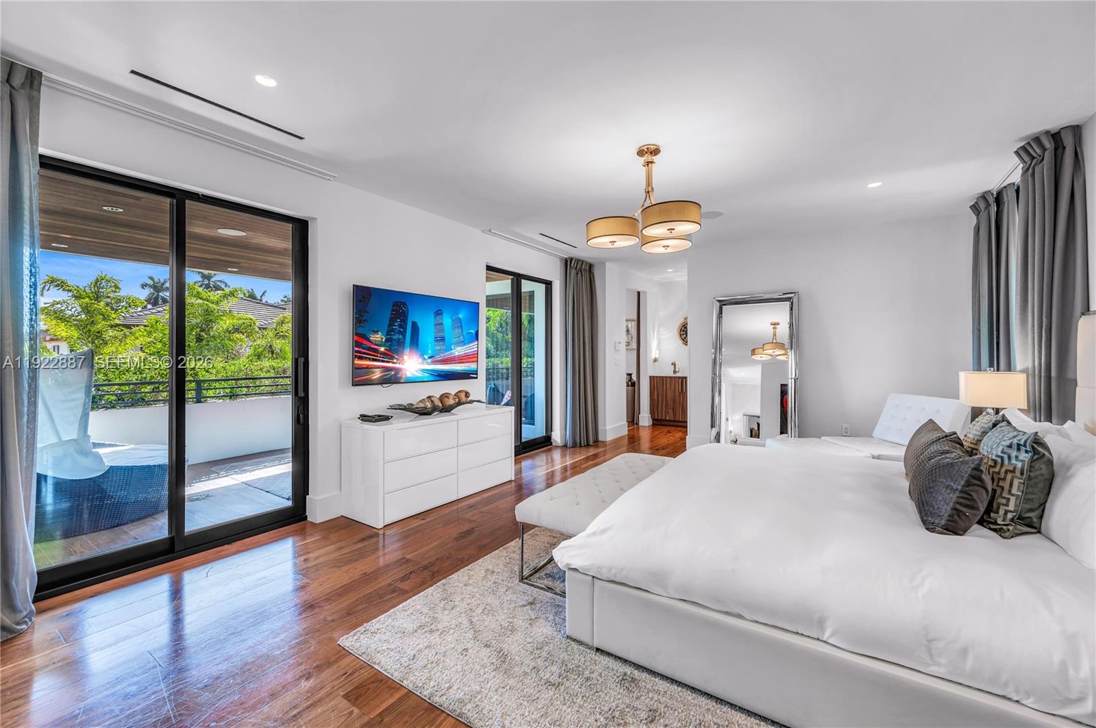 7501 Coquina Dr, North Bay Village FL 33141