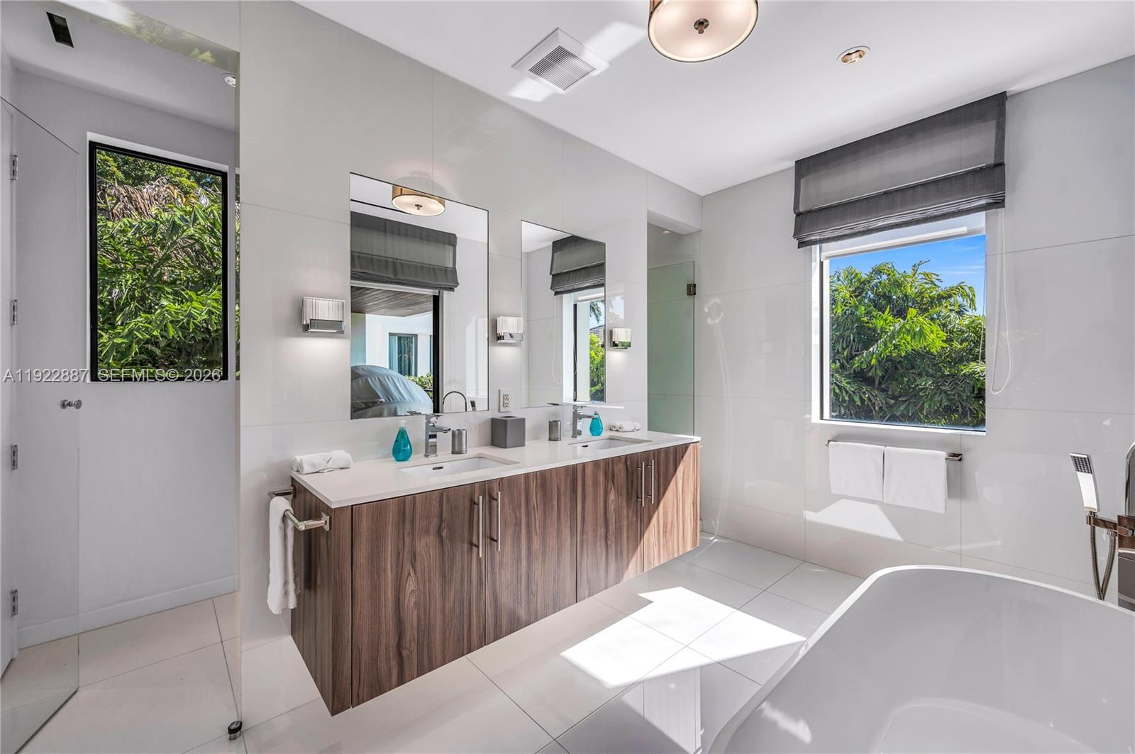 7501 Coquina Dr, North Bay Village FL 33141