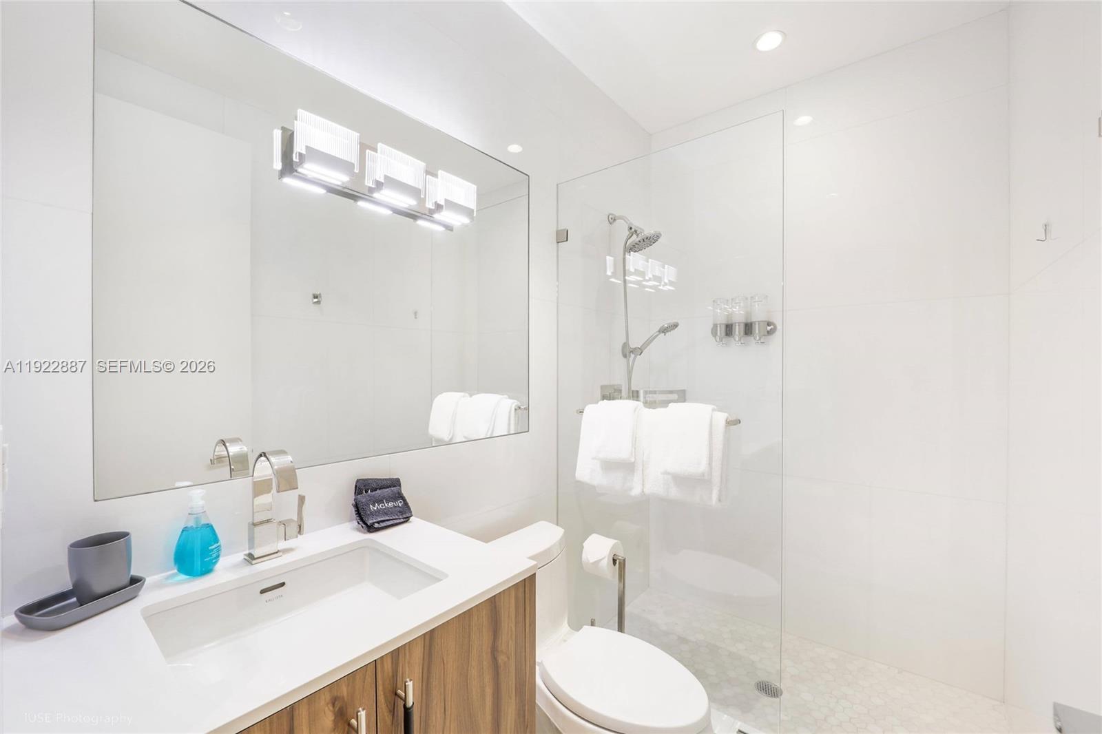 7501 Coquina Dr, North Bay Village FL 33141