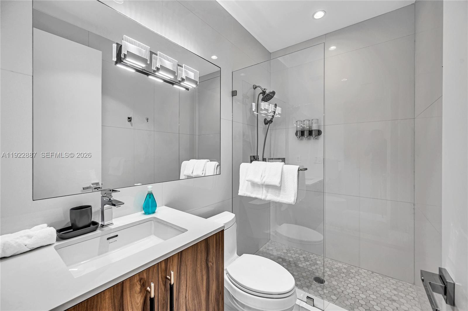 7501 Coquina Dr, North Bay Village FL 33141
