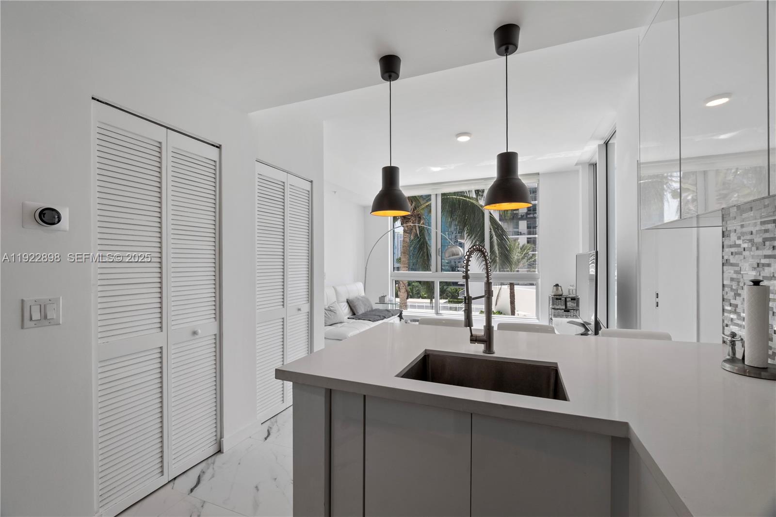 300 S Biscayne Blvd #T-1411, Miami FL 33131