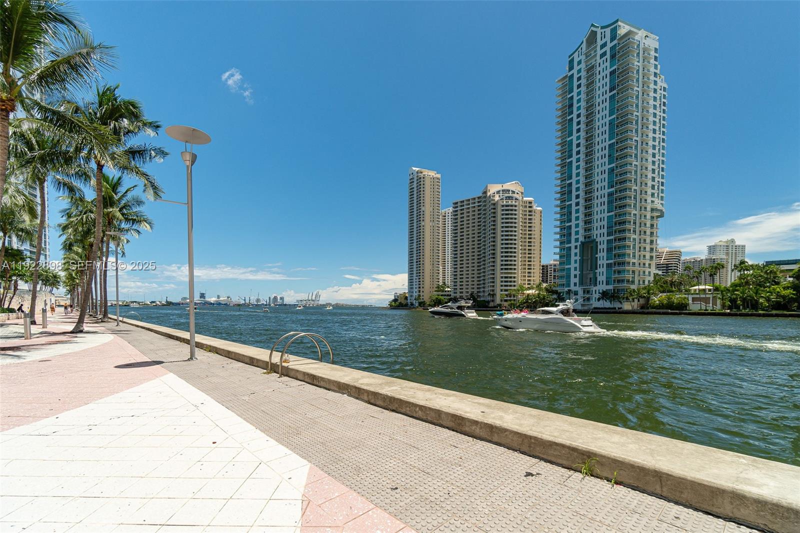 300 S Biscayne Blvd #T-1411, Miami FL 33131