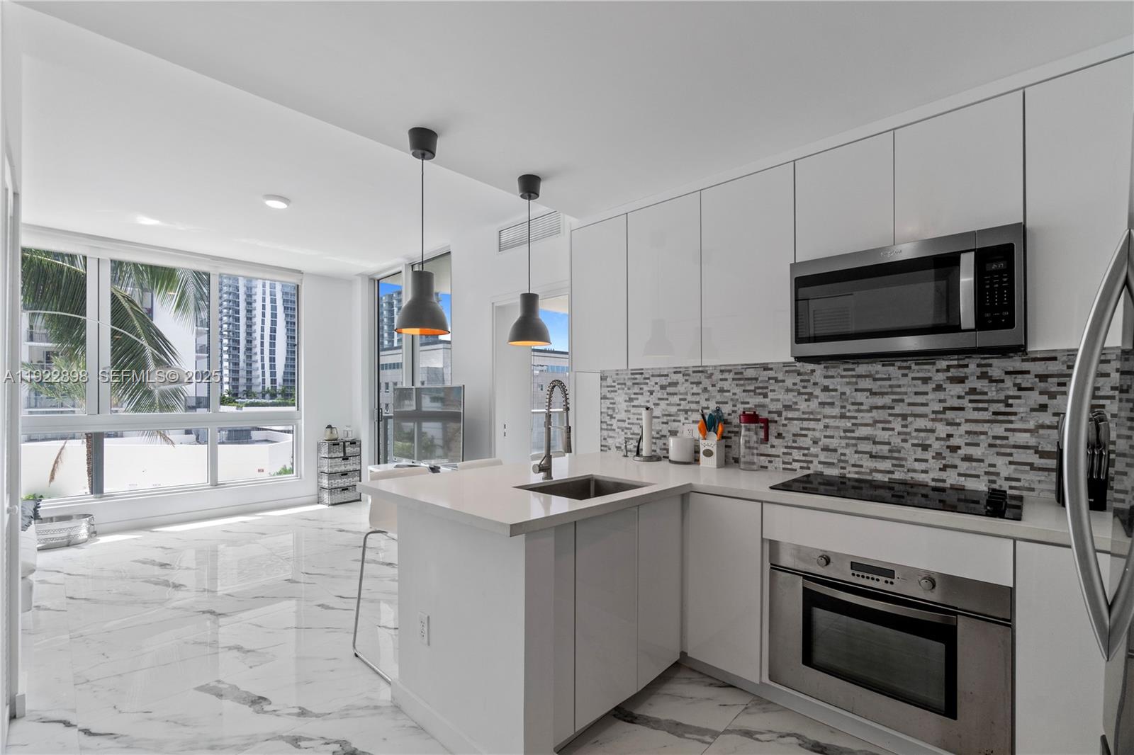 300 S Biscayne Blvd #T-1411, Miami FL 33131