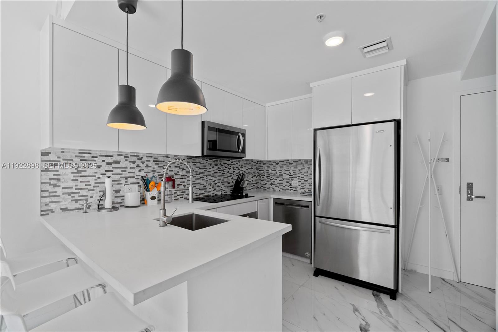 300 S Biscayne Blvd #T-1411, Miami FL 33131