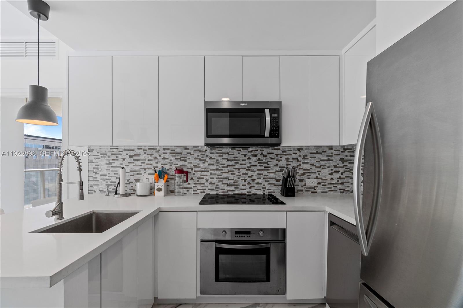 300 S Biscayne Blvd #T-1411, Miami FL 33131