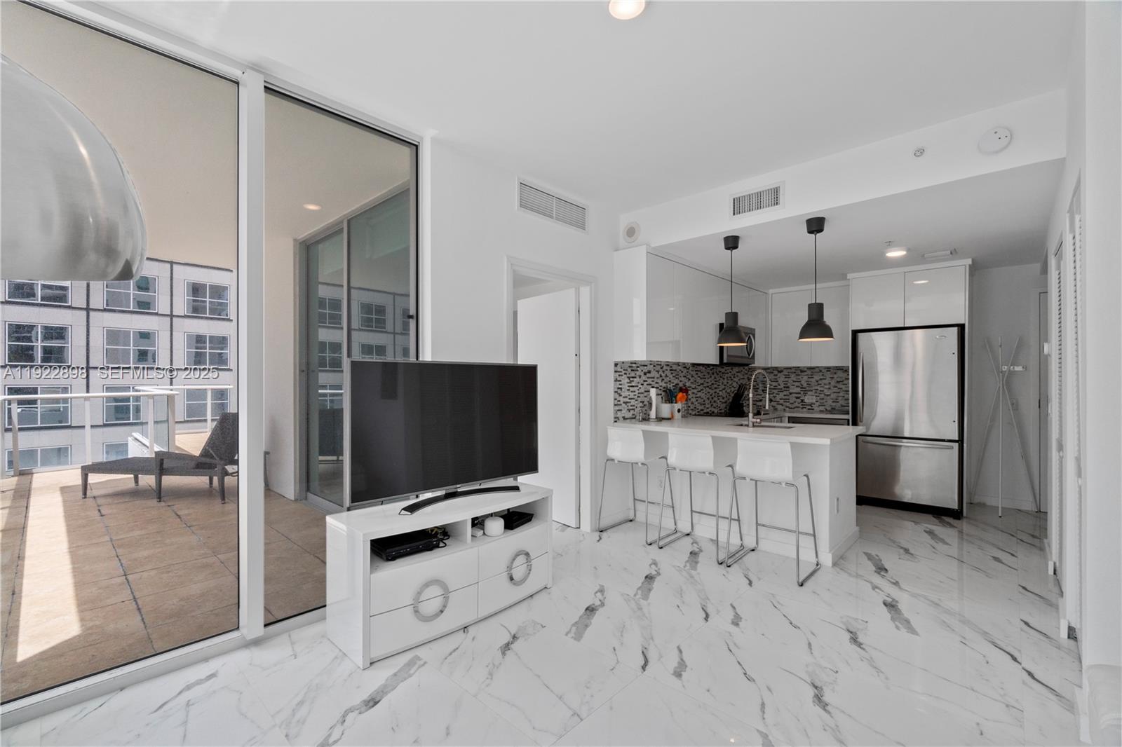300 S Biscayne Blvd #T-1411, Miami FL 33131