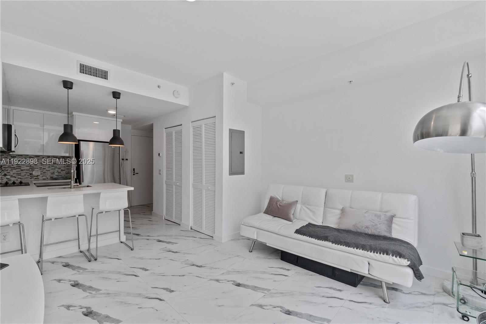 300 S Biscayne Blvd #T-1411, Miami FL 33131