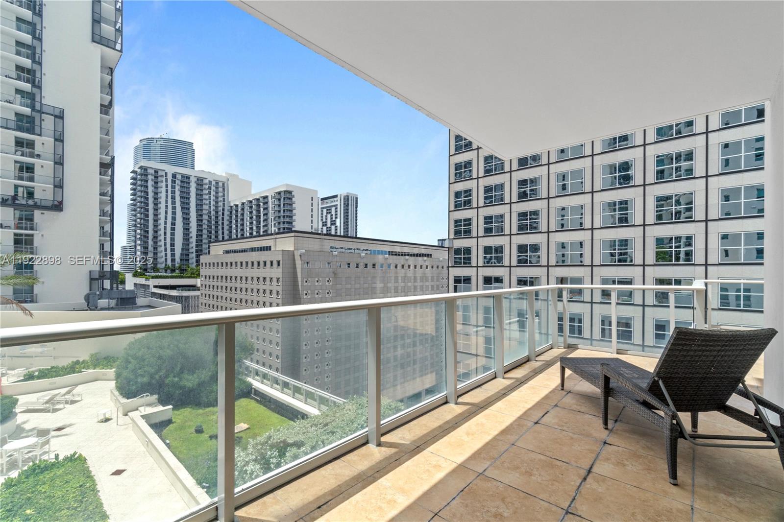 300 S Biscayne Blvd #T-1411, Miami FL 33131