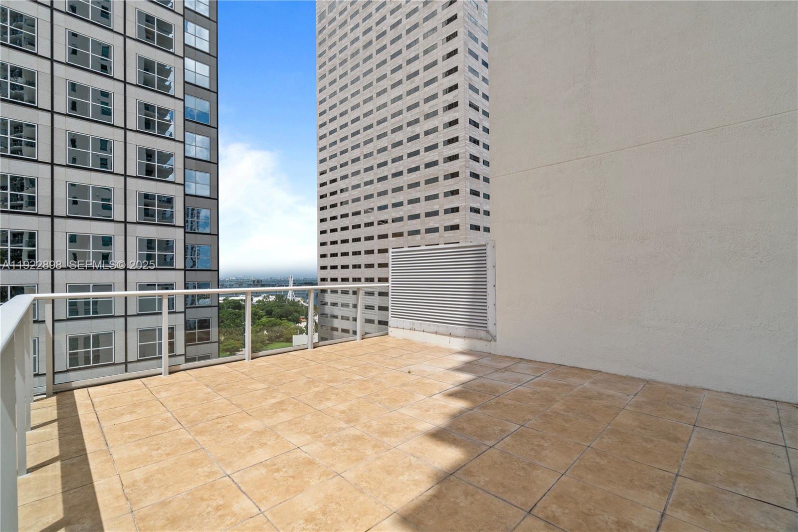300 S Biscayne Blvd #T-1411, Miami FL 33131