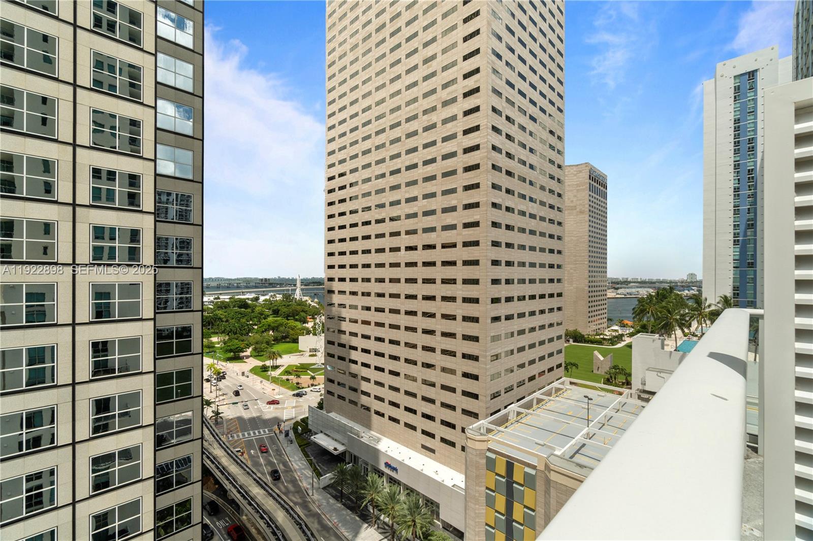 300 S Biscayne Blvd #T-1411, Miami FL 33131