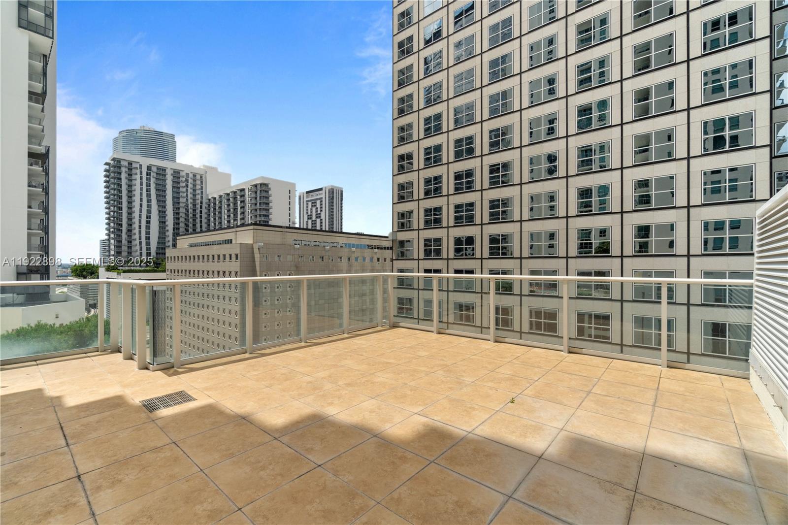 300 S Biscayne Blvd #T-1411, Miami FL 33131