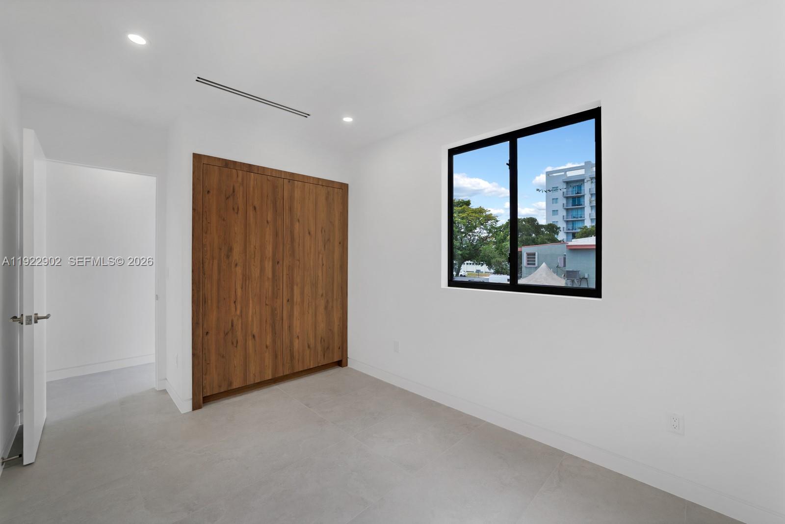 2610 SW 17th St, Miami FL 33145