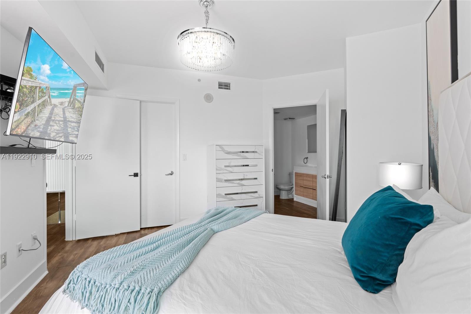 350 S Miami Ave #1803, Miami FL 33130