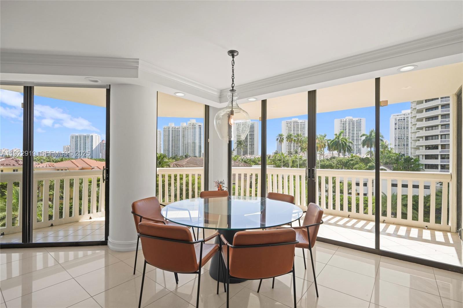 1000 W Island Blvd #504, Aventura FL 33160