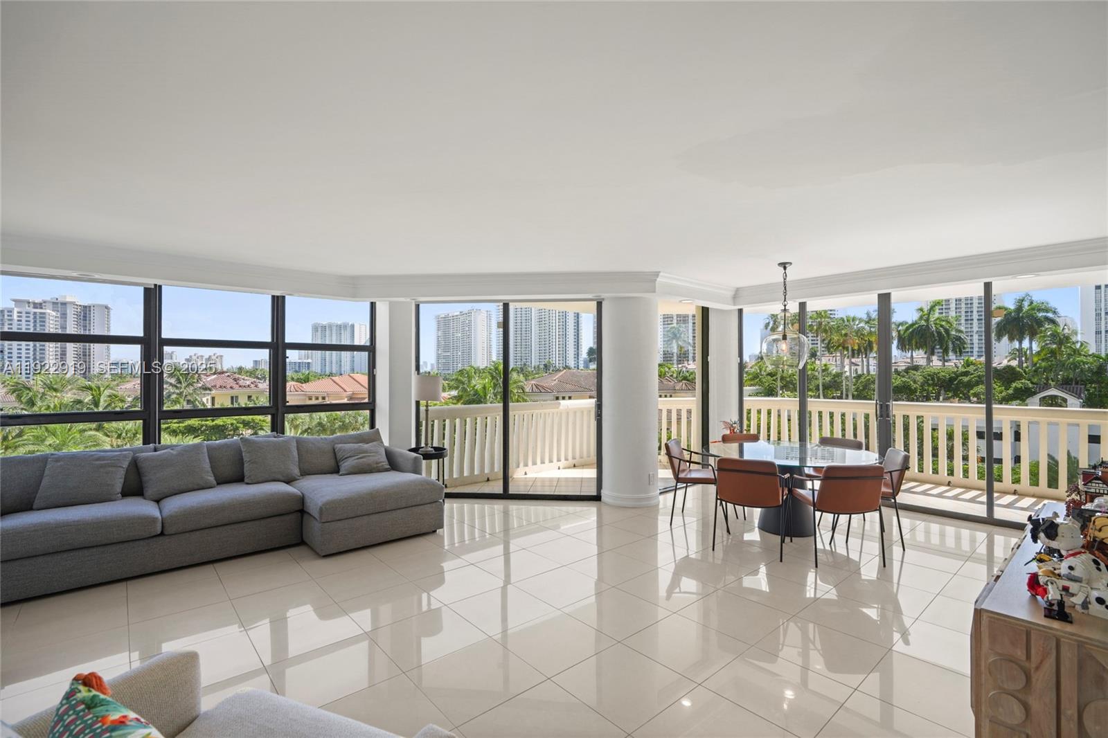 1000 W Island Blvd #504, Aventura FL 33160