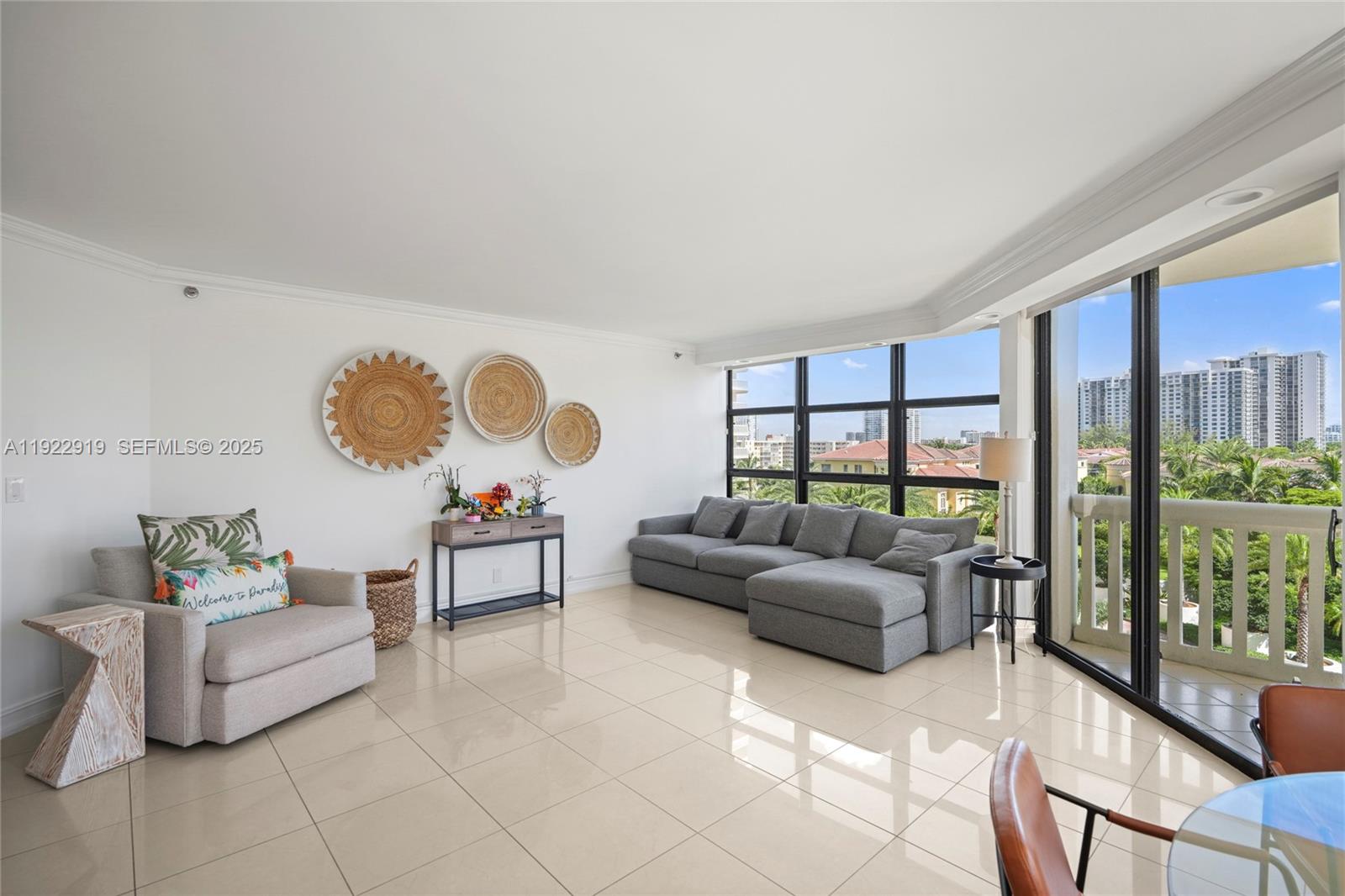 1000 W Island Blvd #504, Aventura FL 33160