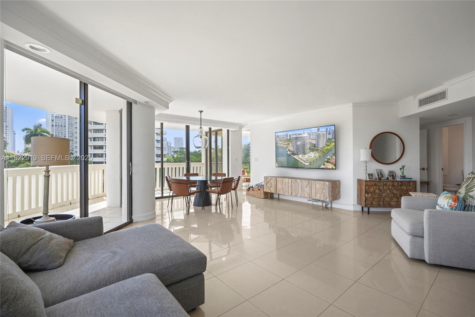 1000 W Island Blvd #504, Aventura FL 33160