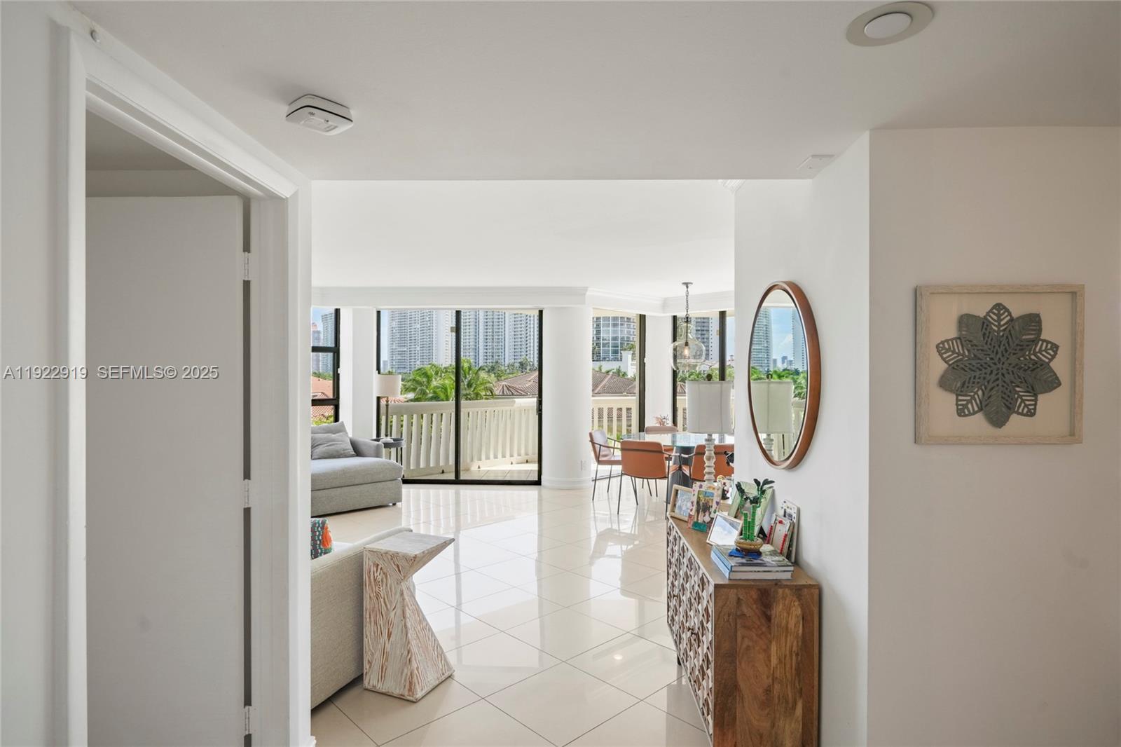 1000 W Island Blvd #504, Aventura FL 33160