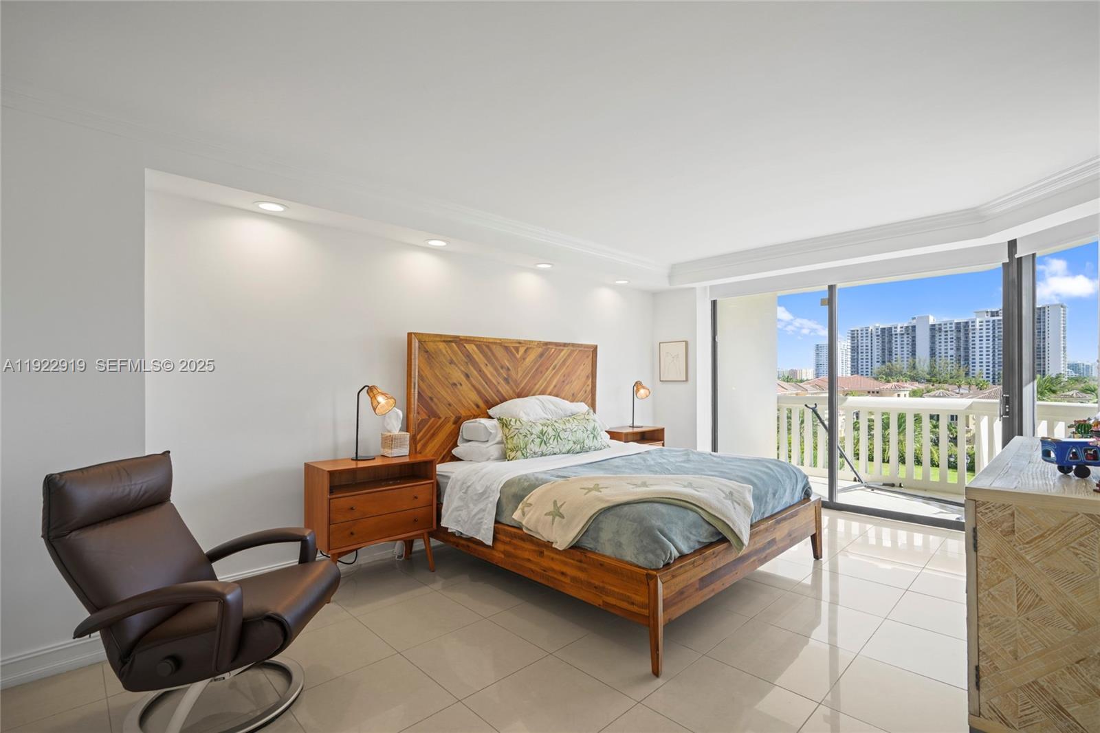 1000 W Island Blvd #504, Aventura FL 33160