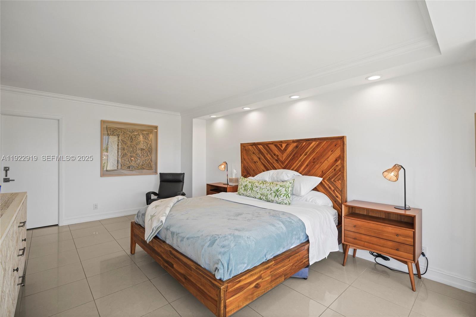1000 W Island Blvd #504, Aventura FL 33160