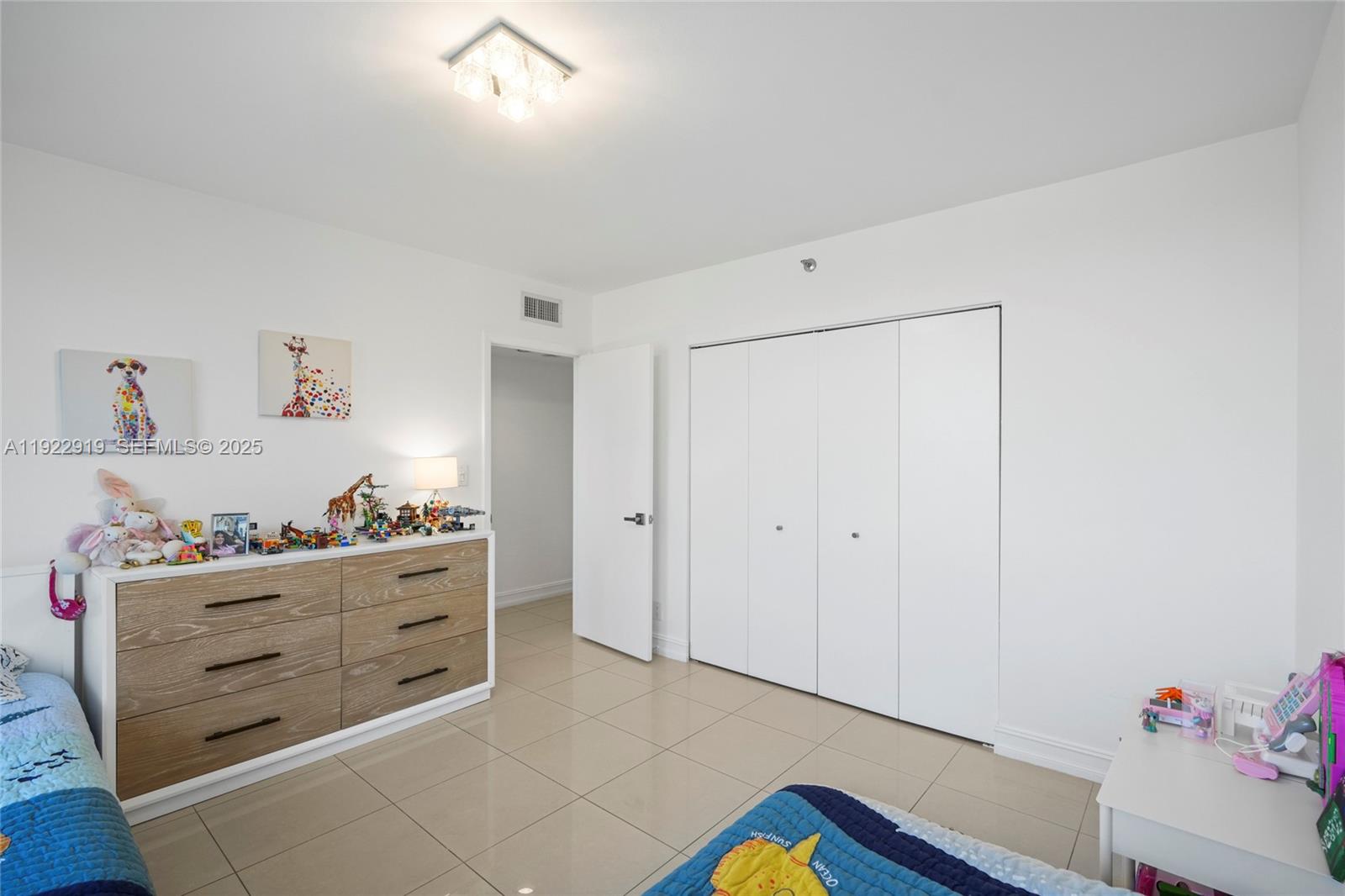 1000 W Island Blvd #504, Aventura FL 33160