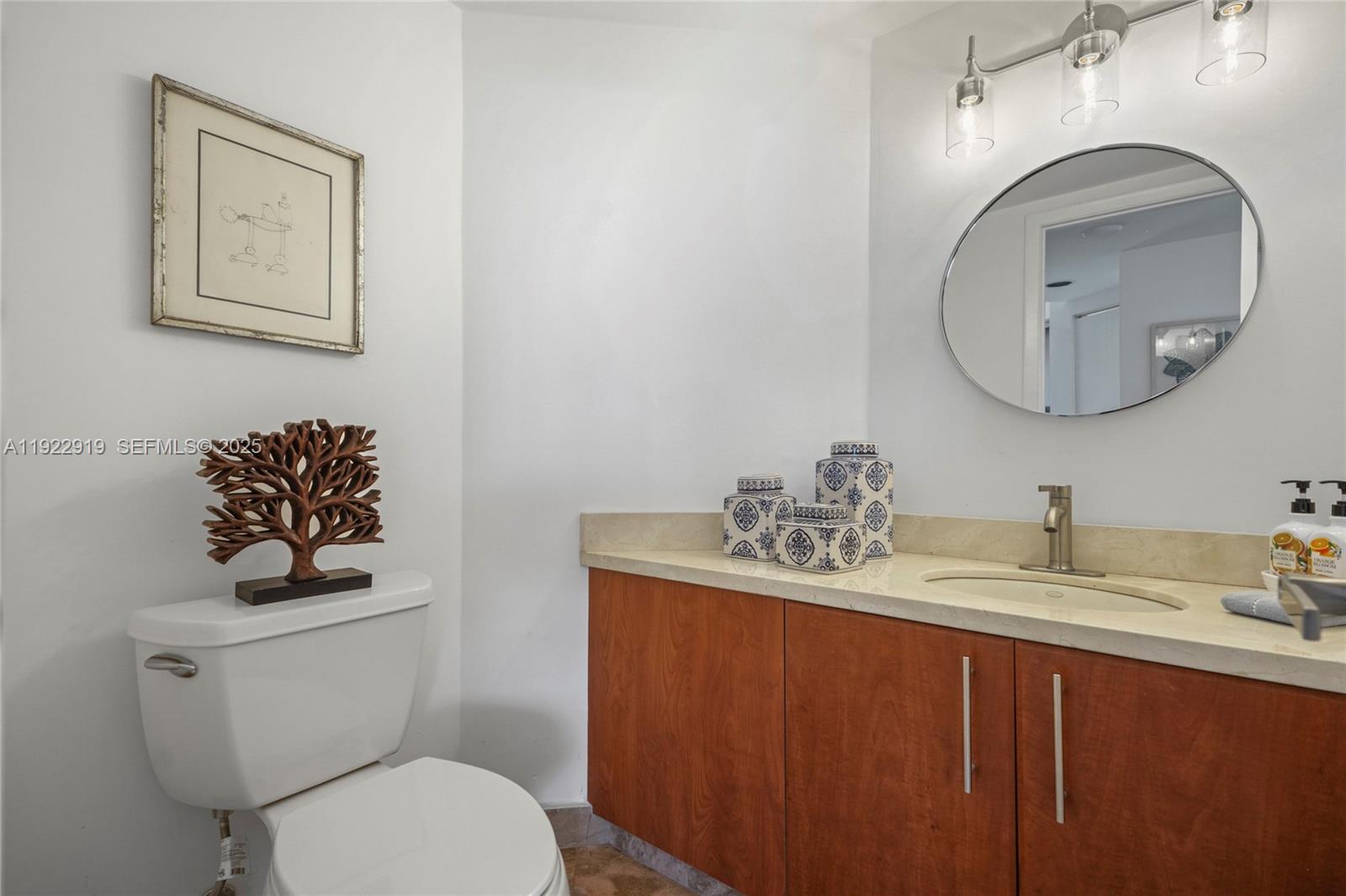 1000 W Island Blvd #504, Aventura FL 33160