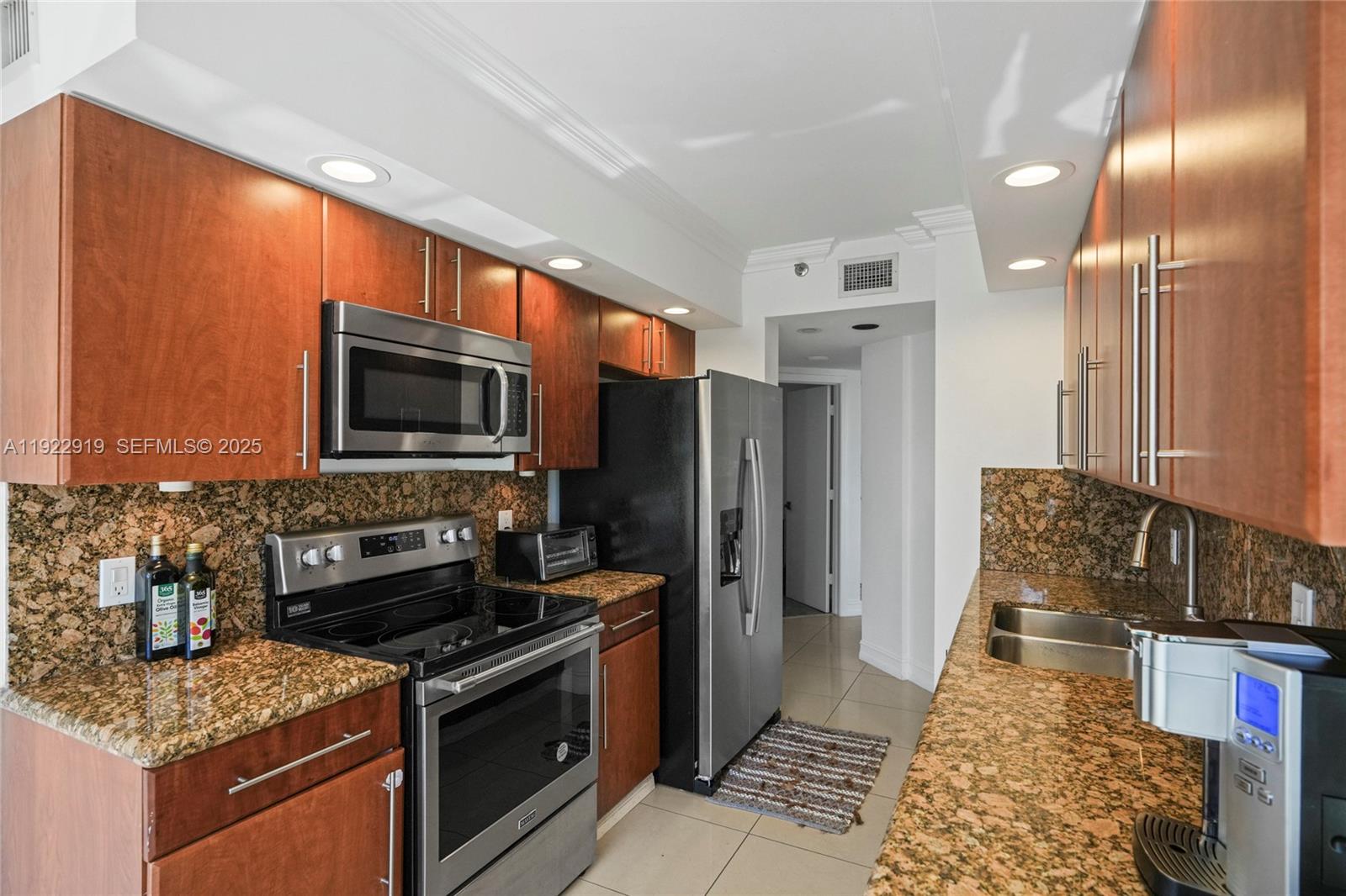 1000 W Island Blvd #504, Aventura FL 33160