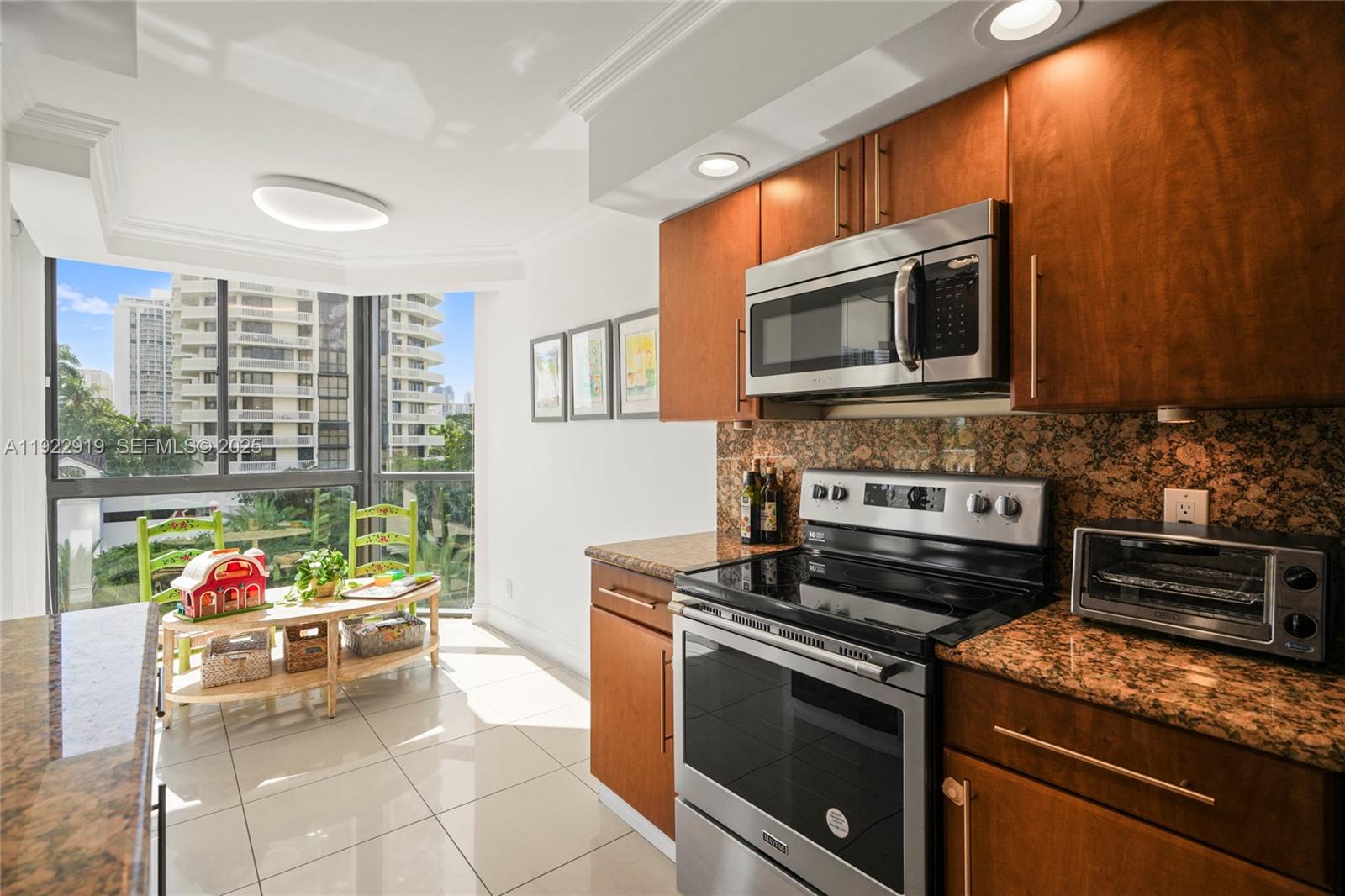 1000 W Island Blvd #504, Aventura FL 33160