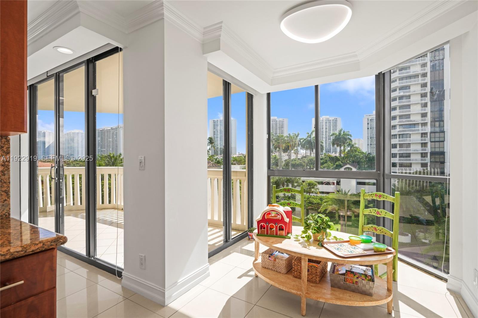 1000 W Island Blvd #504, Aventura FL 33160