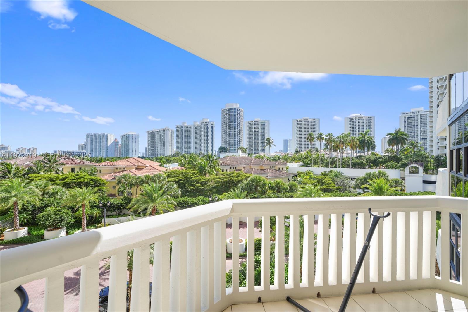 1000 W Island Blvd #504, Aventura FL 33160
