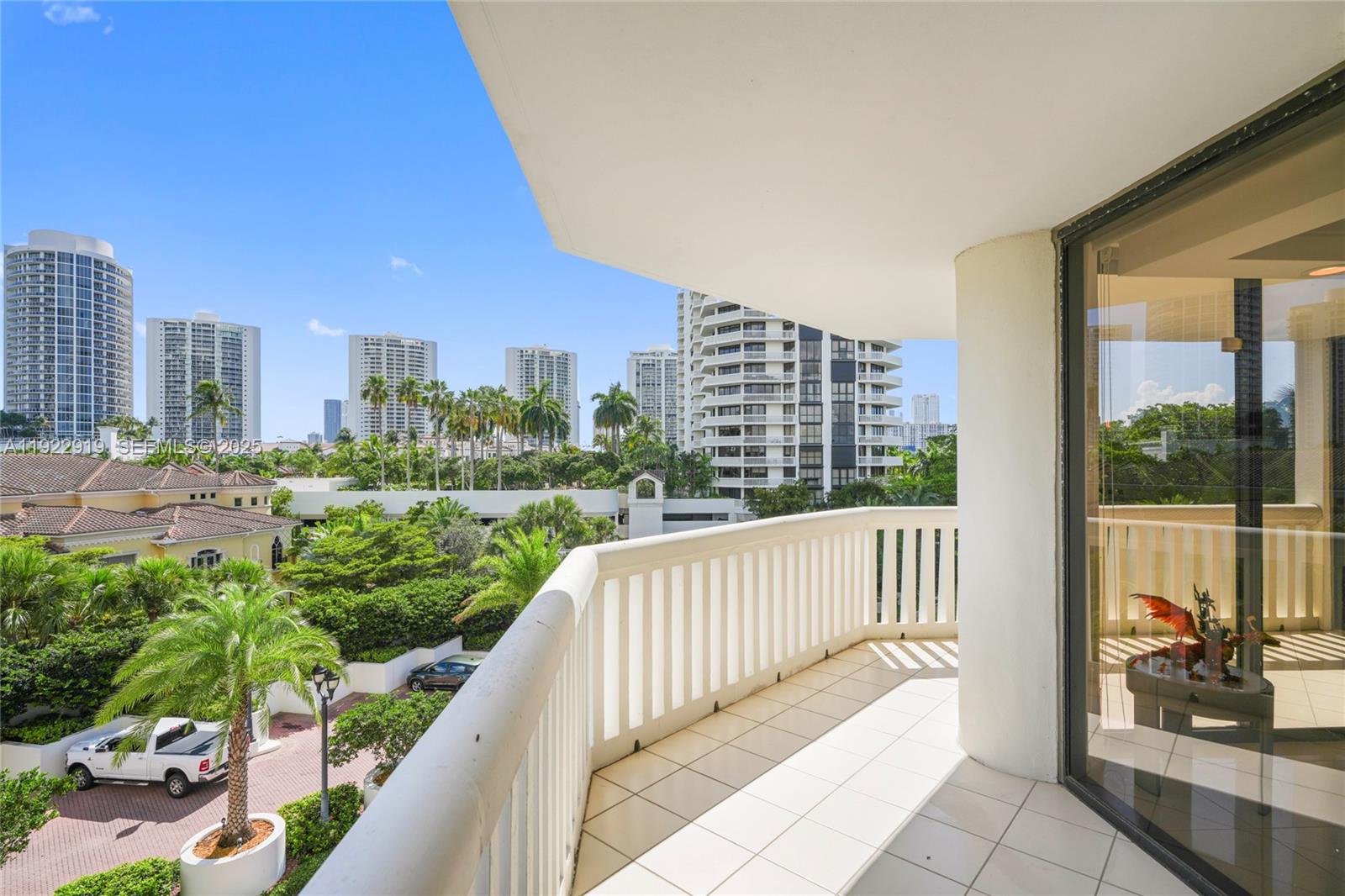 1000 W Island Blvd #504, Aventura FL 33160
