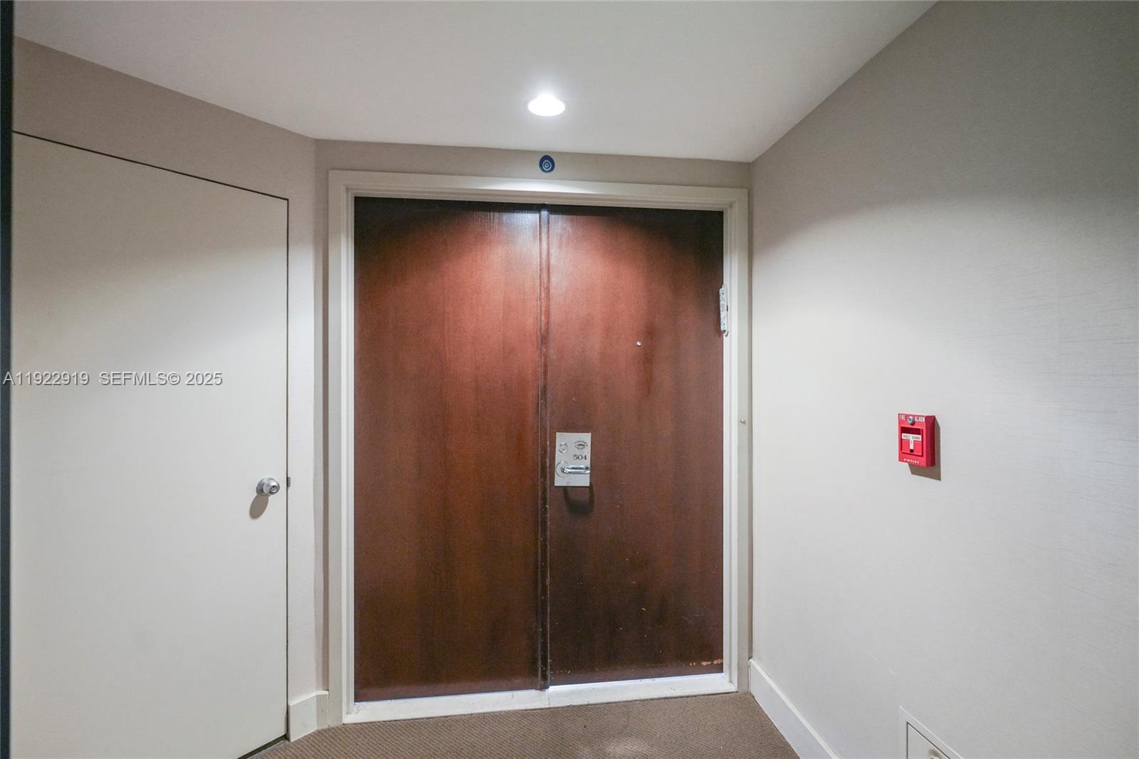 1000 W Island Blvd #504, Aventura FL 33160
